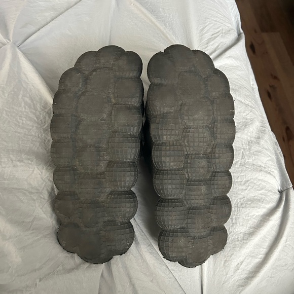 Amazon Kids Black Bubble Slides - Picture 3 of 3